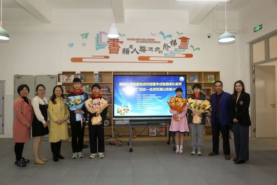 只有在8小时内把他送往1400公里外的乌鲁木齐并完成手术，小麦才能保住胳膊